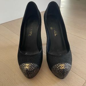 CHANEL black and gold pumps size 36.5